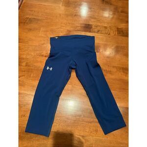 Women’s new with tags under Armour Capri pants size small compression blue